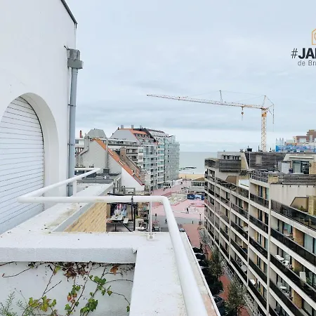 A Secret Penthouse In Downtown Met Zeezicht *